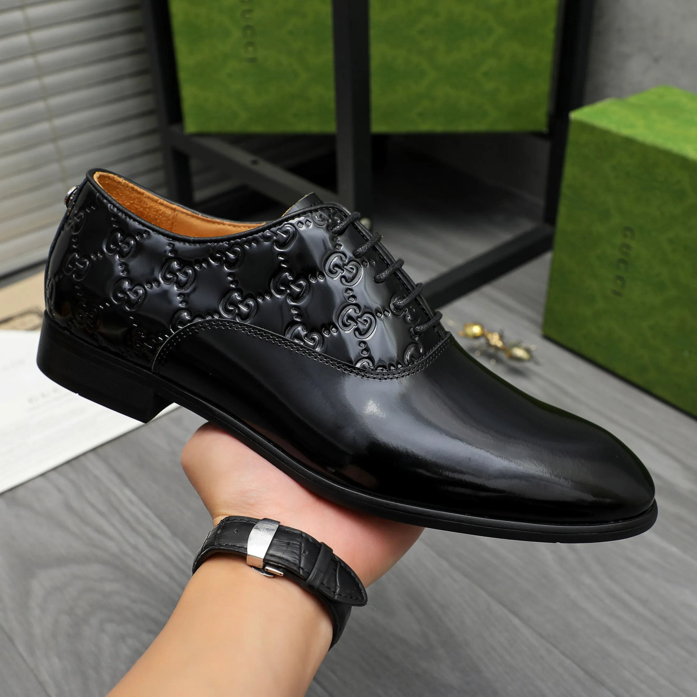Men's shoes 💰p500 Product trademark: GUCCI "Gucci" business lace-up leather shoes Regular size: 38-46 (38.45.46 is custom-made and non-returnable) Product materials: Selected pearlescent cowhide stitching embossed cowhide upper, cowhide lining, original rubber outsole